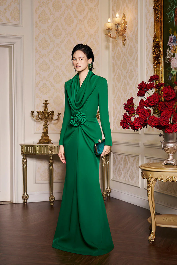 فستان منسدلة برقبة دائرية وخصر وردي منحوت – الزمرد