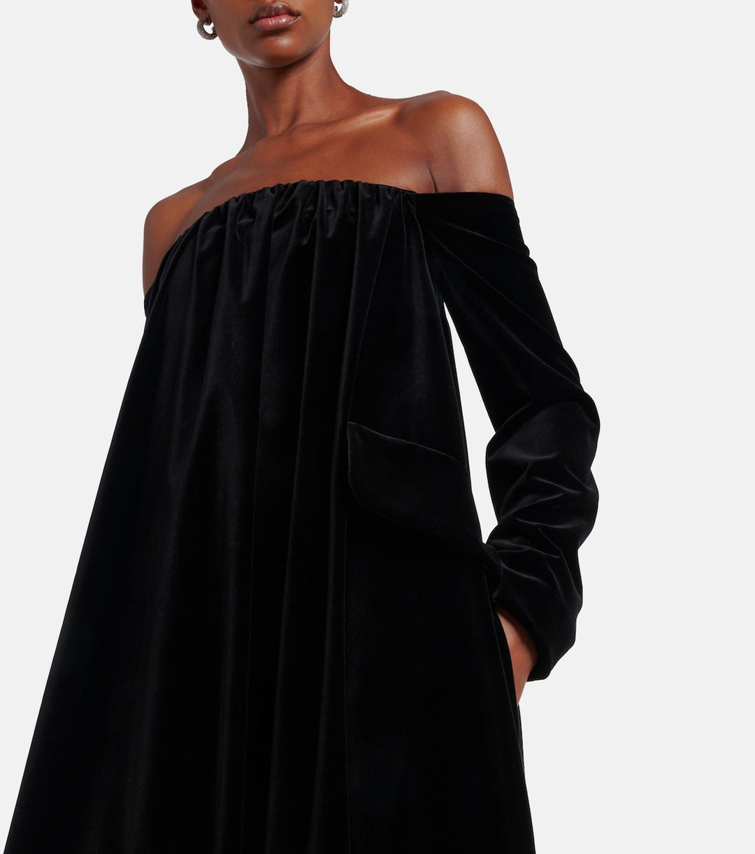 Off-shoulder velvet column gown with long sleeves – NOIRELLE