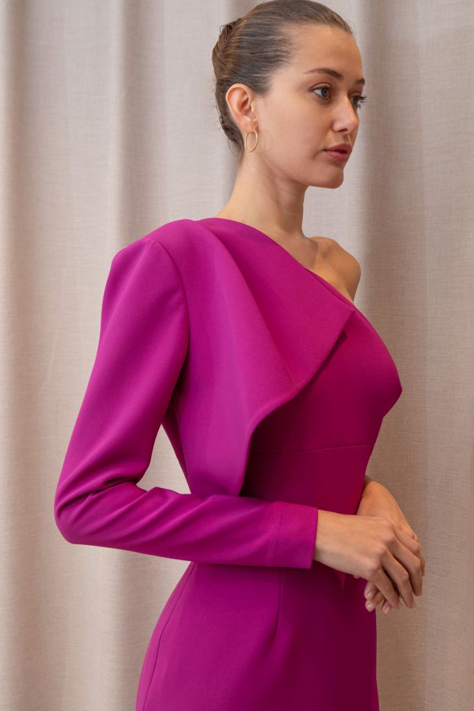 فستان بكتف واحد مع كشكشة منحوتة – سيلي