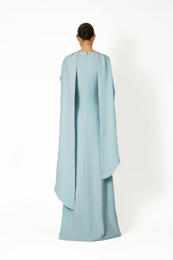 فستان بأكمام طويلة مع عباءة منسدلة مزينة باللؤلؤ – نعمة العاج