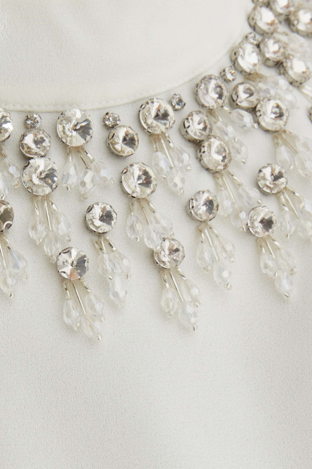 فستان مزين برقبة عالية وقصة A – سيليست