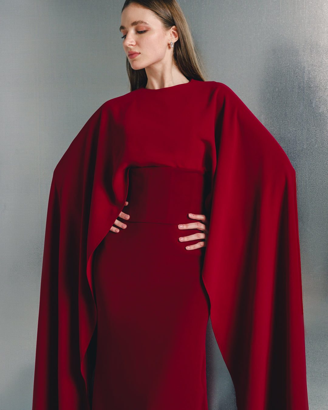 فستان سهرة عمودي بأكمام واسعة – كريمسونا