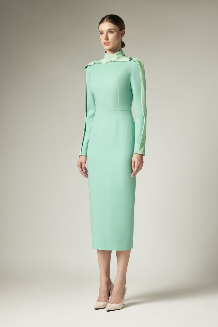 فستان غمد برقبة عالية وكتف منسدلة – أسليك