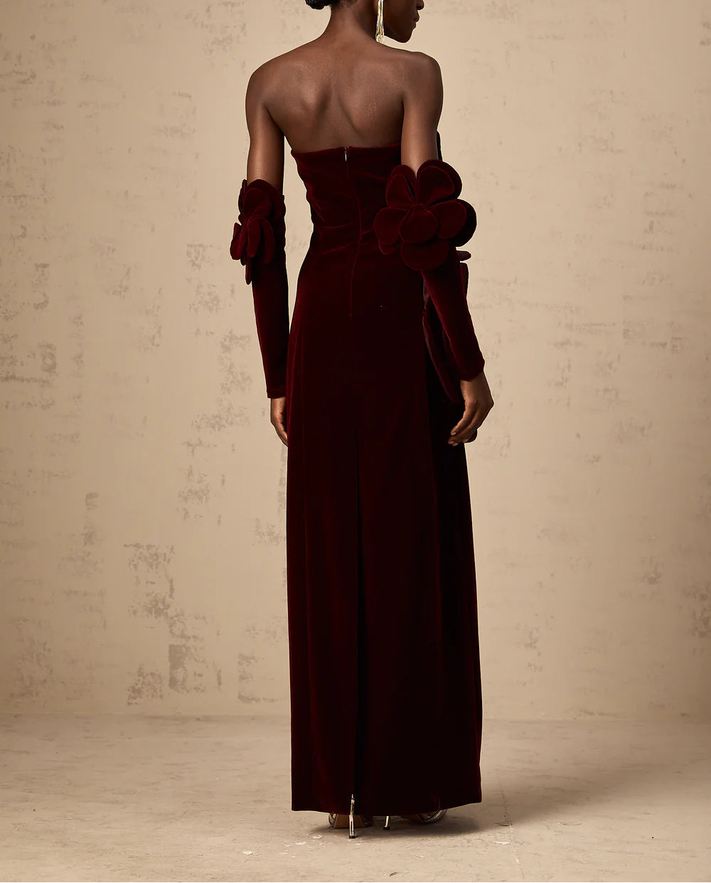 strapless velvet column dress with sculpted floral appliqué – BORDEAUX