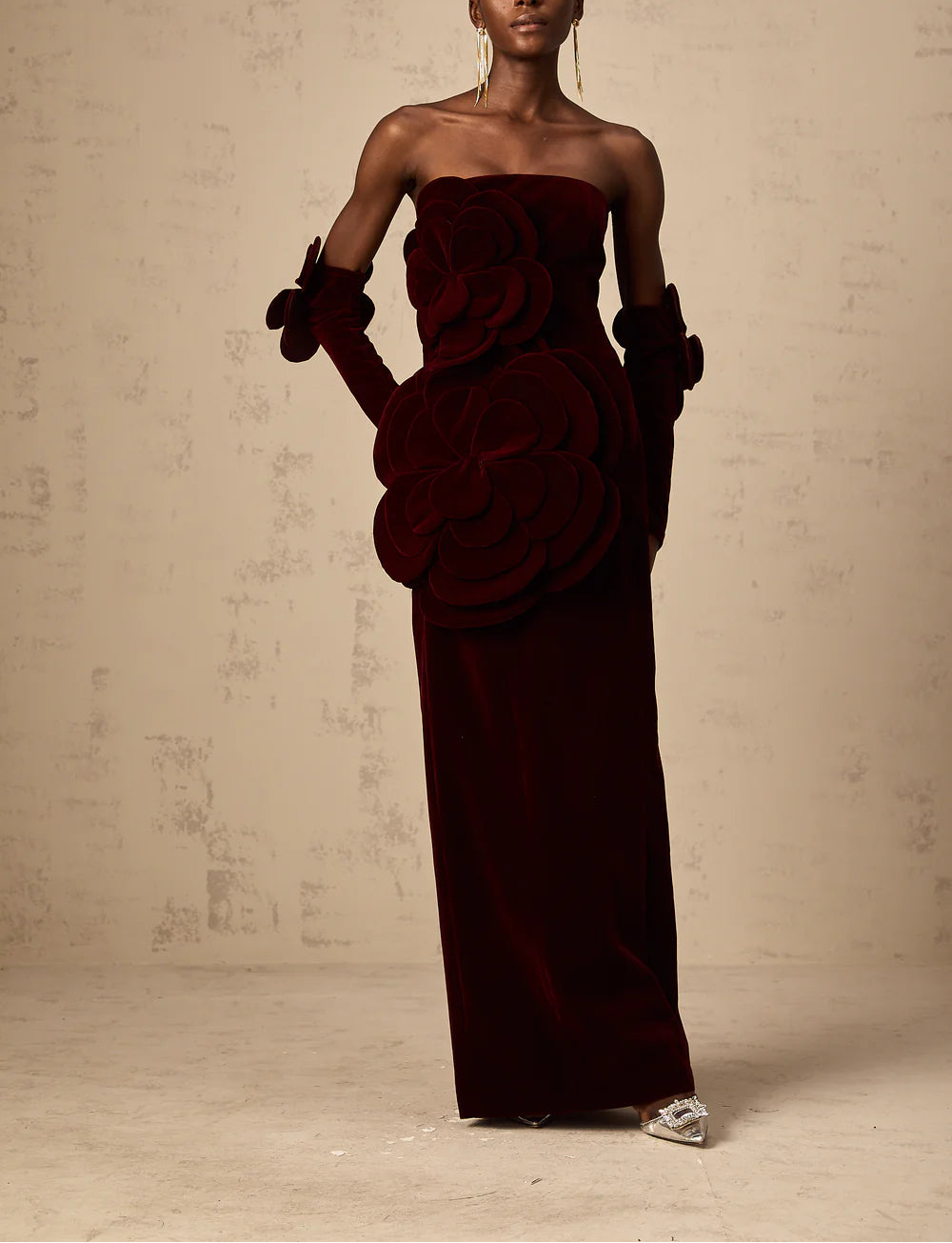 strapless velvet column dress with sculpted floral appliqué – BORDEAUX