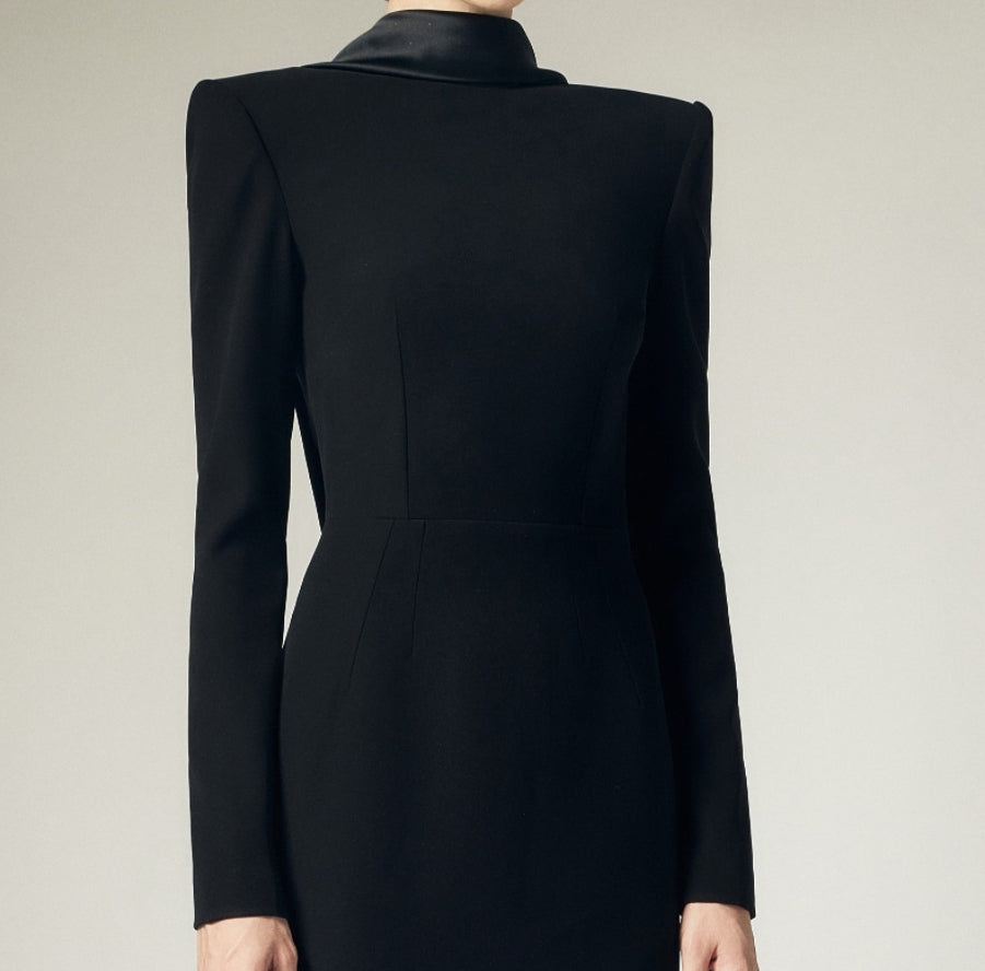 فستان عمودي منظم برقبة عالية – فيسبيرا