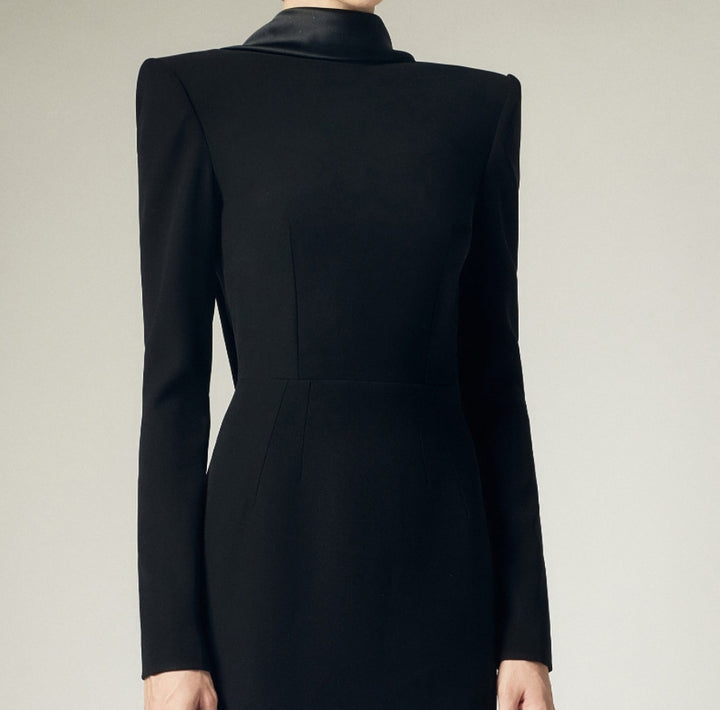 فستان عمودي منظم برقبة عالية – فيسبيرا