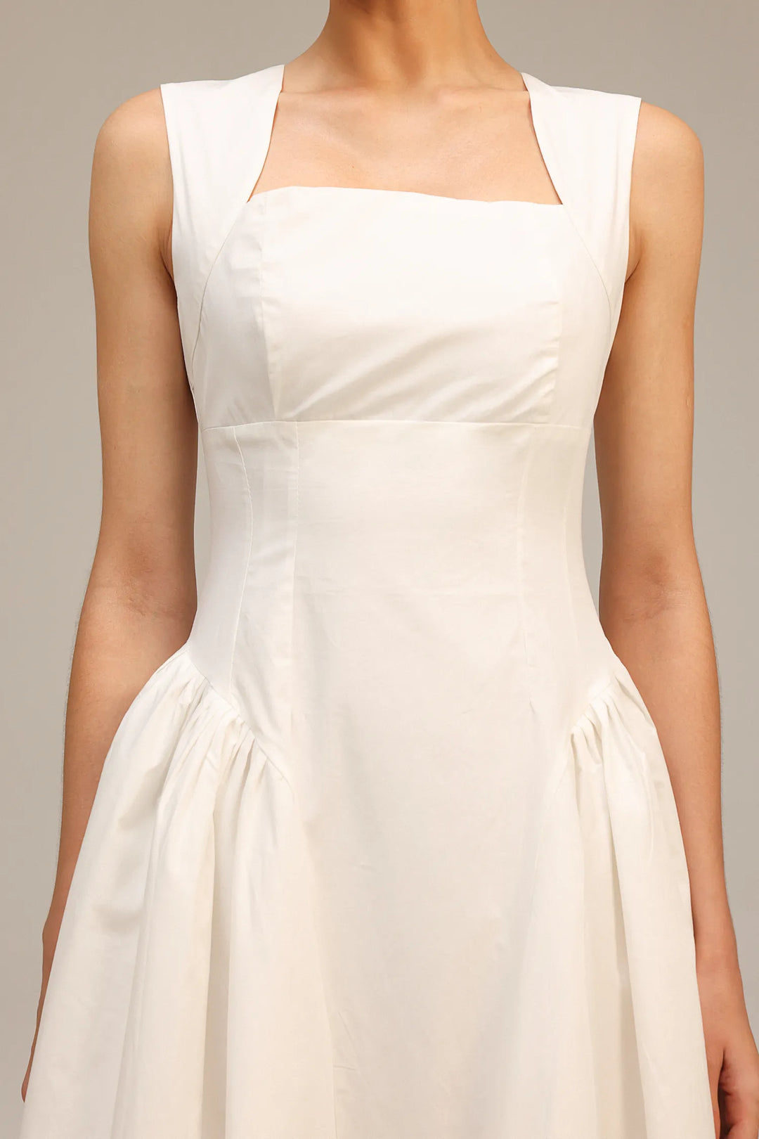 Haut à manches évasées plissées et ensemble jupe longue avec ceinture à la taille – Rosiny 