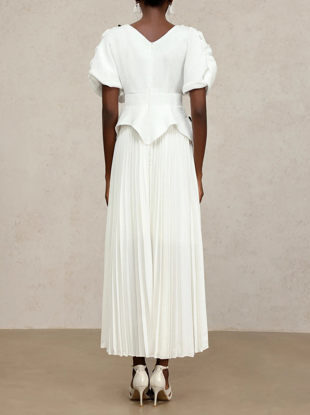 puff sleeve pleated gown with floral appliqué – ROSABELLEZ