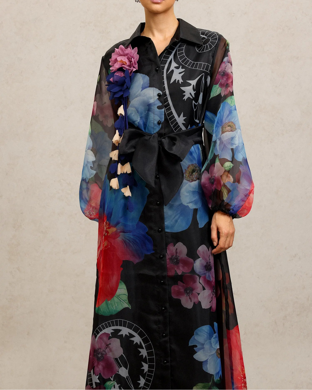 فستان ماكسي من الأورجانزا بنقوش زهور وتطريز ثلاثي الأبعاد - فيورا