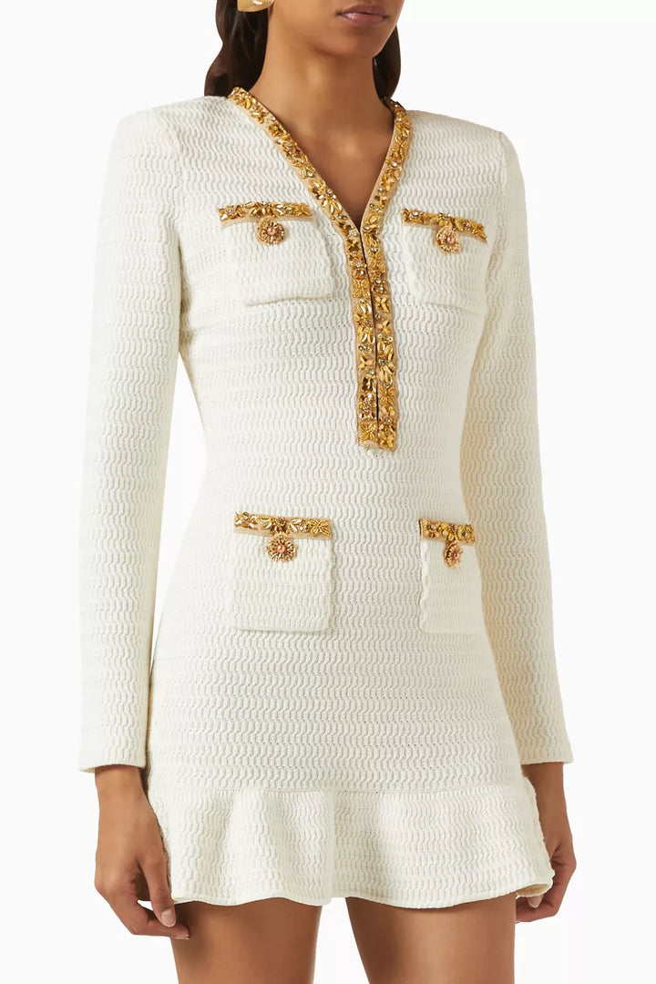 فستان قصير محبوك بأكمام طويلة وحواف ذهبية – فينيوني
