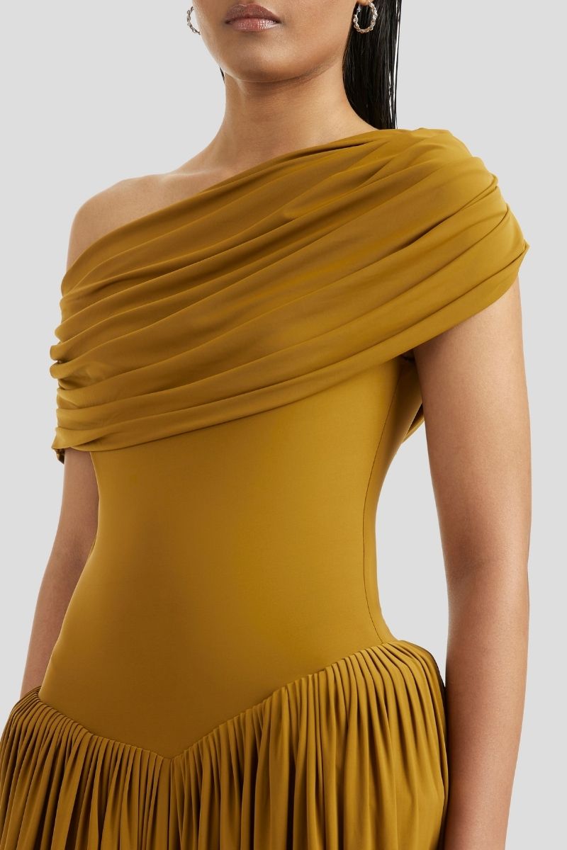 فستان مكشوف الكتفين مع تنورة مجمعة – ماريجولد