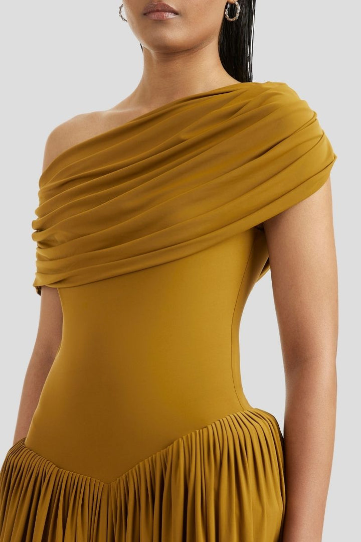 فستان مكشوف الكتفين مع تنورة مجمعة – ماريجولد