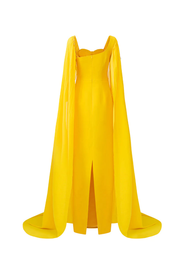 فستان بأكمام كاب وفتحة رقبة على شكل قلب منحوتة – سولارا