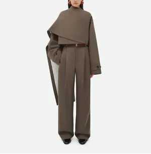 بدلة مصممة خصيصًا بأزرار ذهبية – مارون