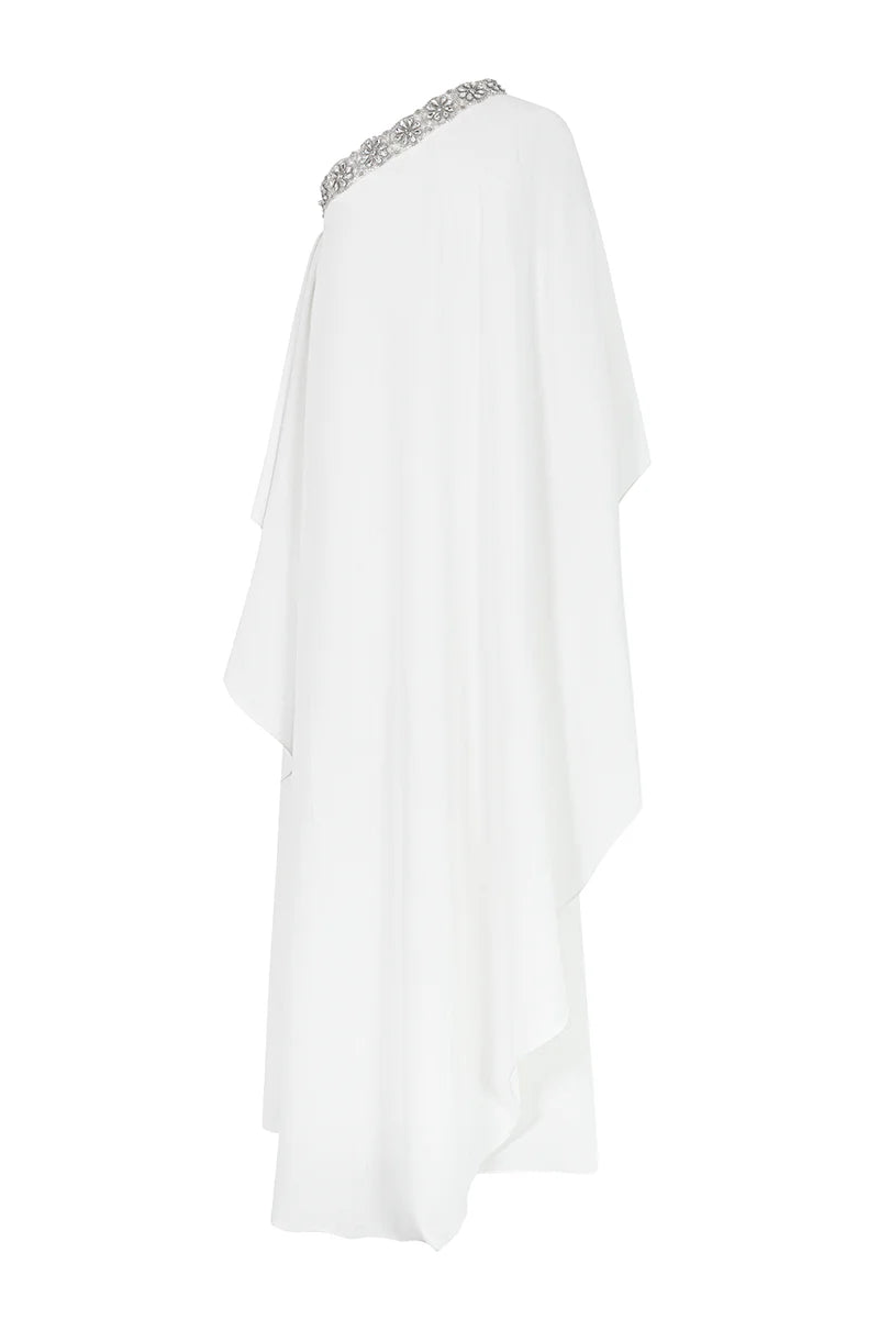 فستان كيب بكتف واحد مع رقبة مرصعة بالجواهر – عاجي