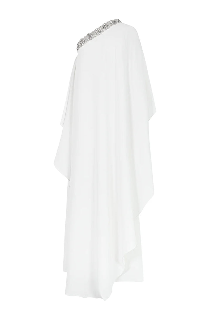 فستان كيب بكتف واحد مع رقبة مرصعة بالجواهر – عاجي