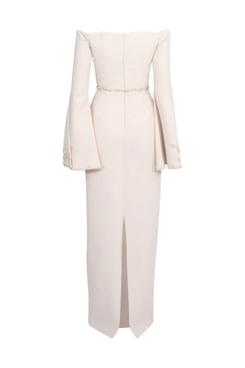 فستان عمودي مكشوف الكتفين بأكمام واسعة مطرزة – احمرار