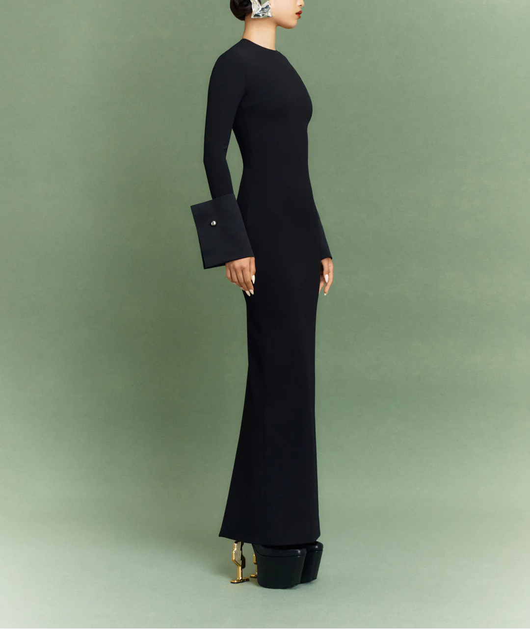 long-sleeve column dress with structured flared cuffs – CHLOE