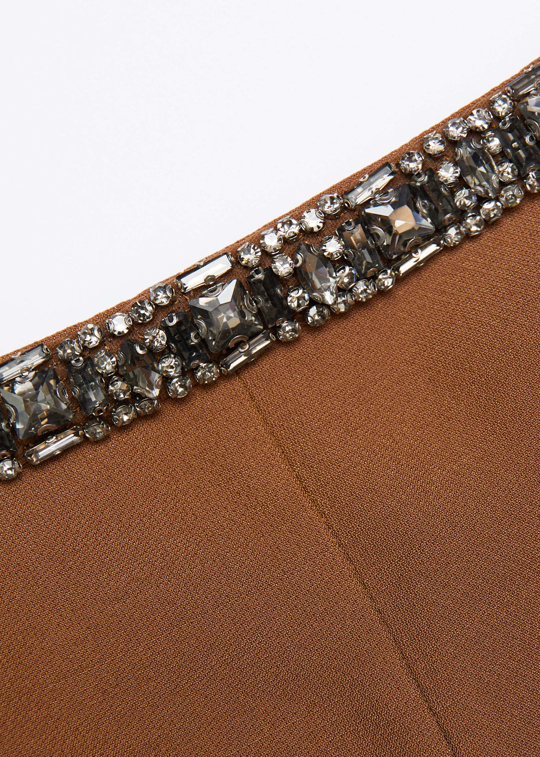 فستان ميدي واسع مزين بحواف مزخرفة – كاميليا**