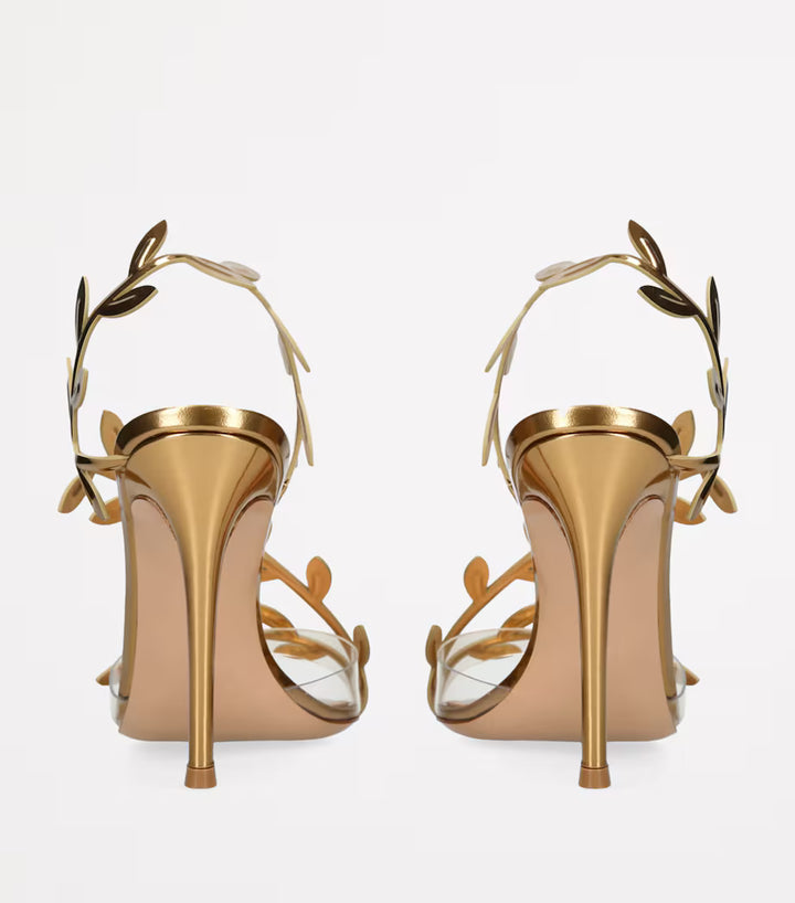 صندل بكعب عالٍ ومقدمة مدببة وأشرطة على شكل أوراق العنب – أوريازو