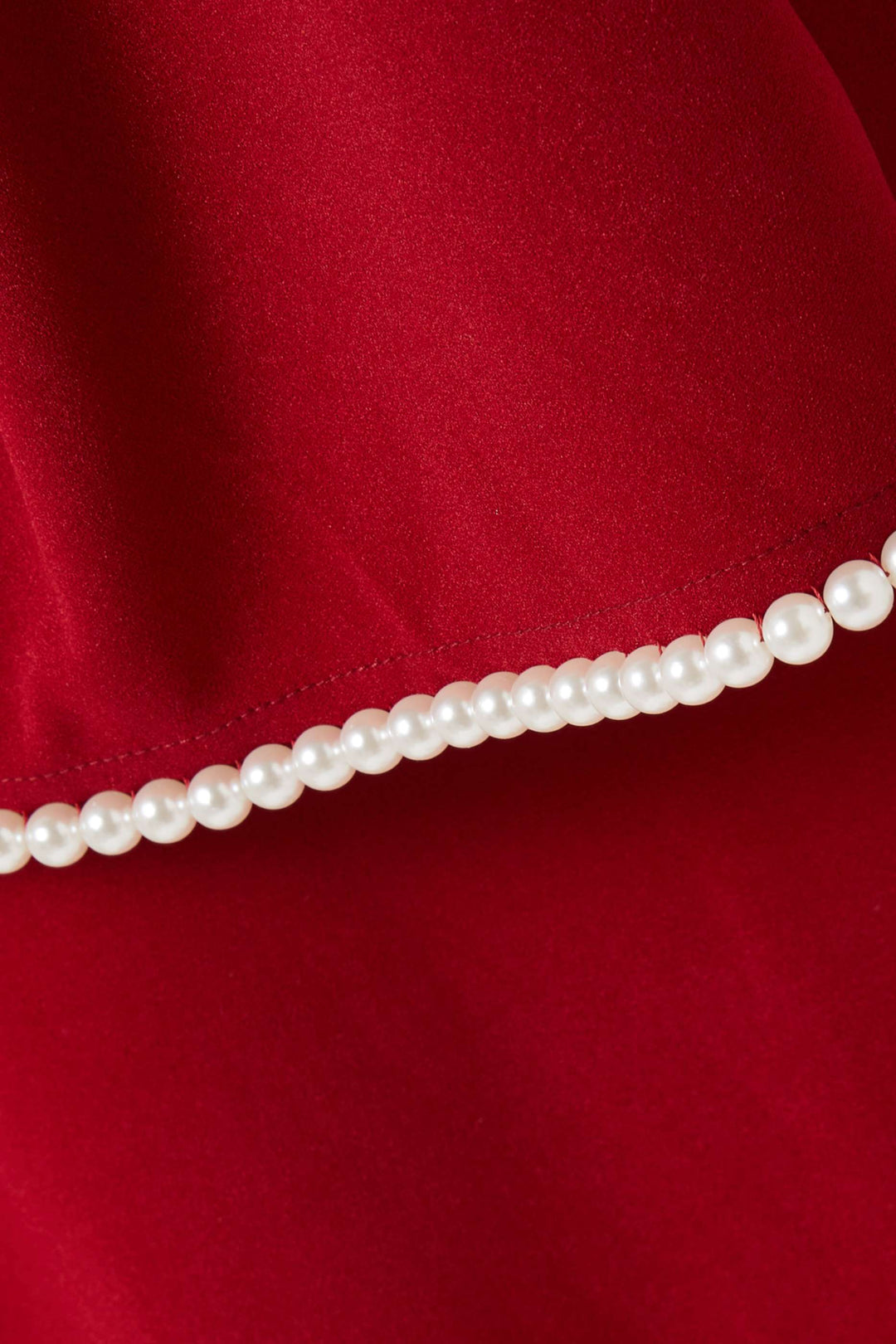 فستان بأكمام طويلة وأساور واسعة مزينة باللؤلؤ – أوفيليا