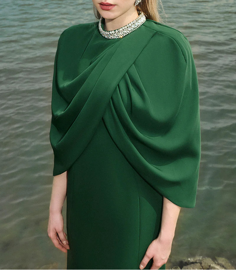 فستان عمودي برقبة عالية مع غطاء رأس منسدل – فيرديه