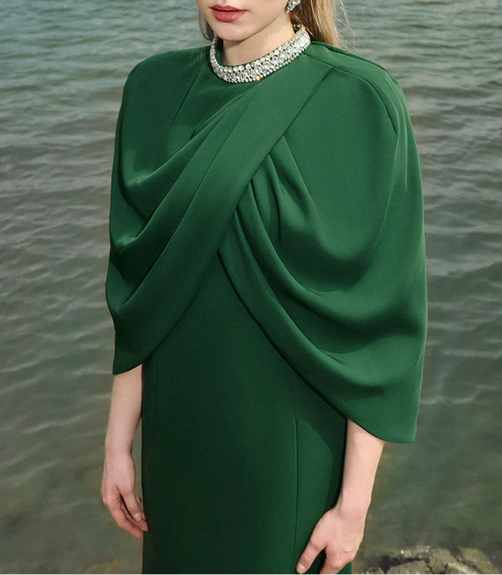 فستان عمودي برقبة عالية مع غطاء رأس منسدل – فيرديه