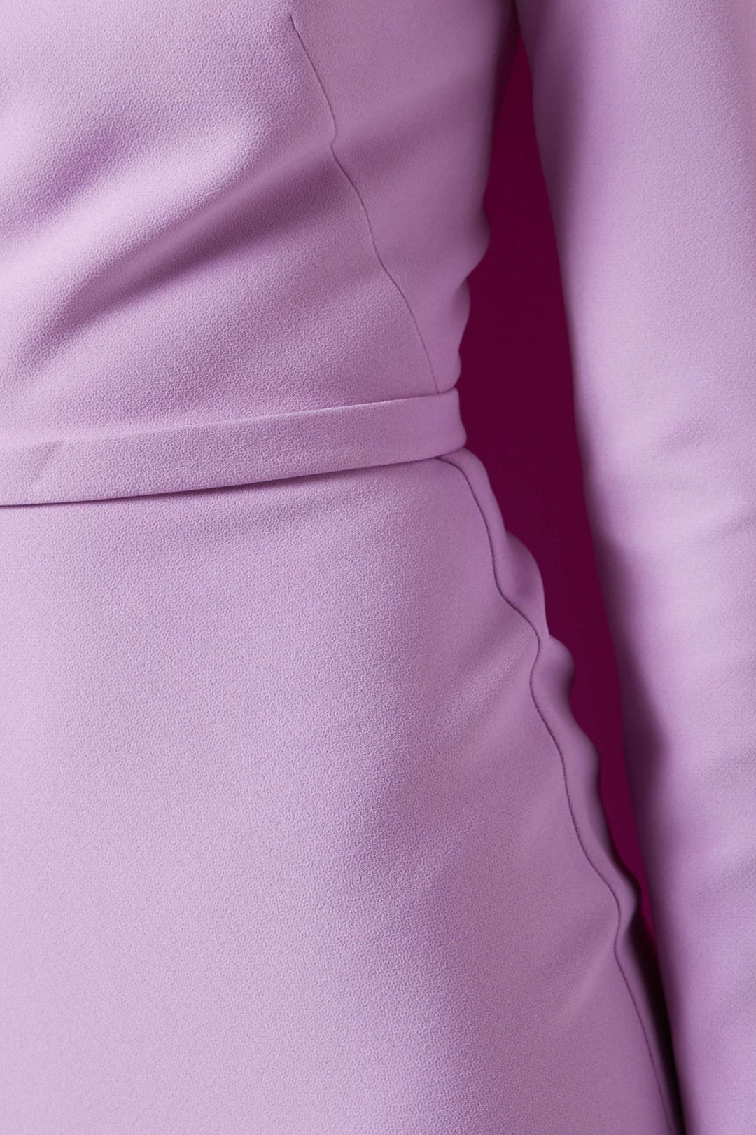 فستان بأكمام طويلة وخصر ملائم – جمشت