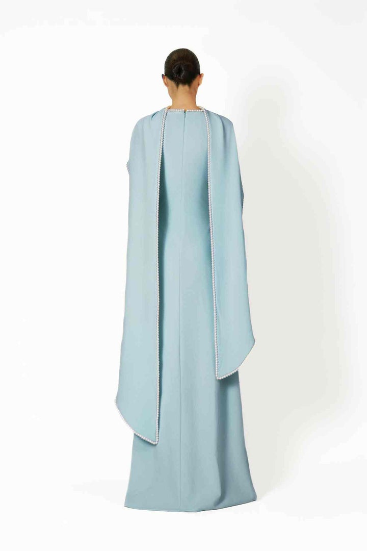 فستان بأكمام طويلة مع عباءة منسدلة مزينة باللؤلؤ – نعمة العاج