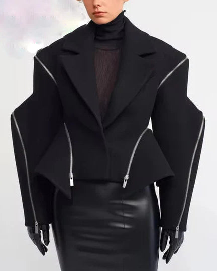 بليزر أنيق ذو تصميم محكم وتفاصيل بسحاب مع قصة مصممة بدقة - بوميفا