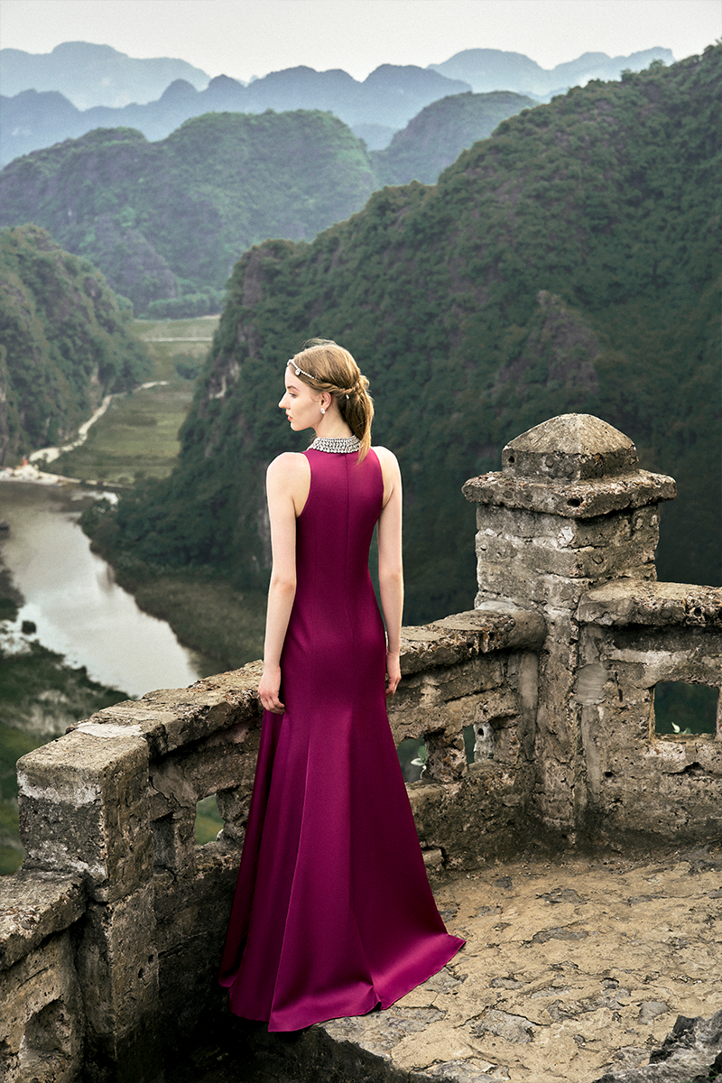 فستان هالتر على شكل حرف A مع ياقة مزينة – أرجواني