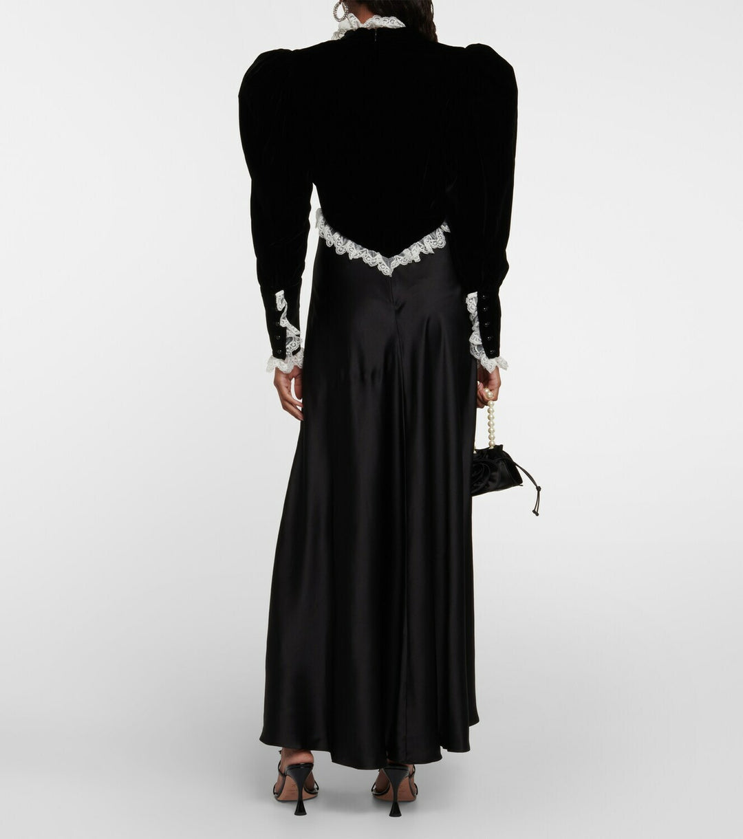 فستان من المخمل والساتان مع حواف من الدانتيل – نوير