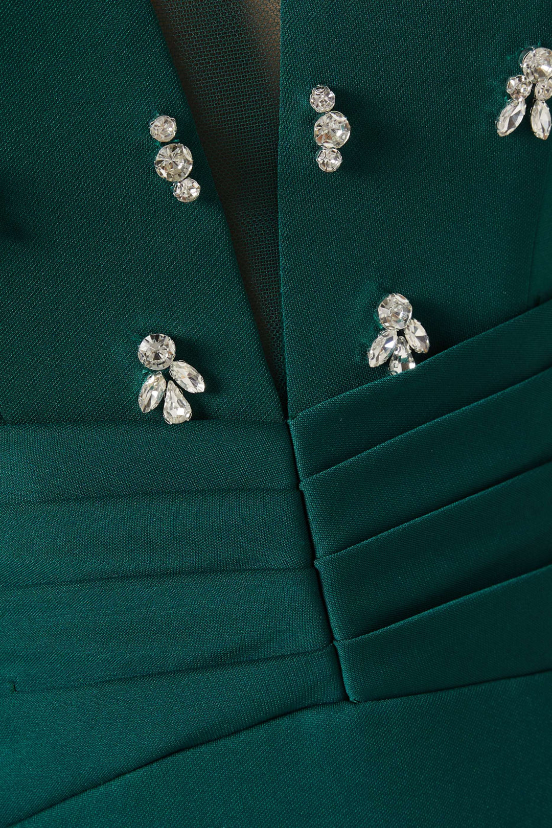 فستان مزين بفتحة رقبة على شكل حرف V وخصر ملائم – إميرالديا