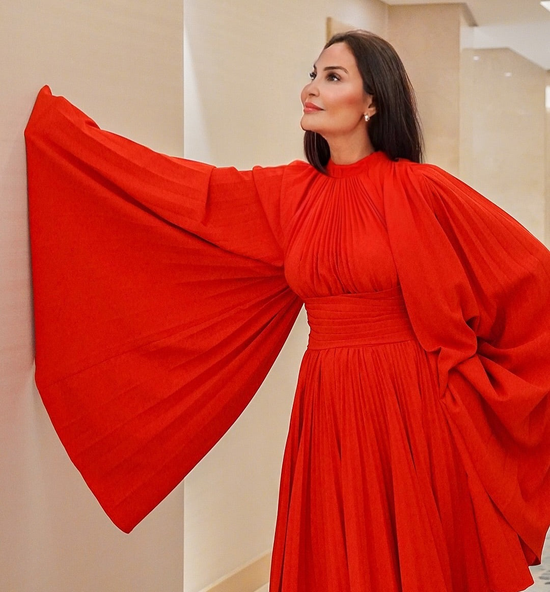 Pleated dress with maxi sleeves