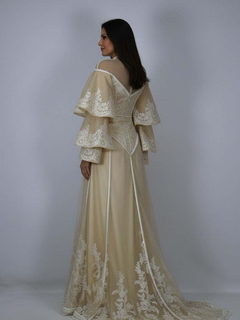 Laced princess dress with ruffled sleeves _SUREE