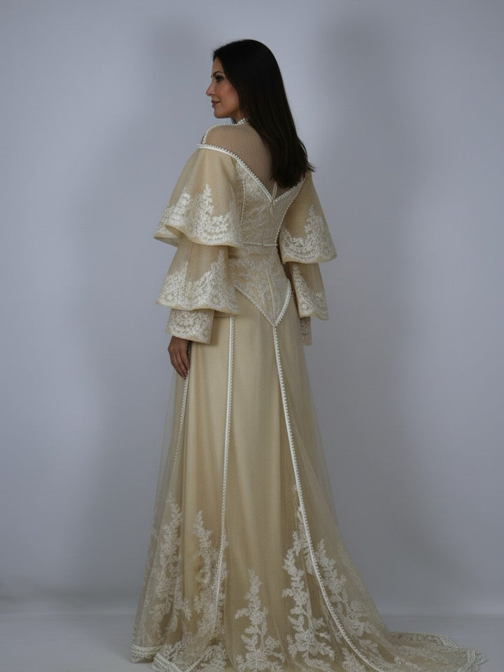 Laced princess dress with ruffled sleeves _SUREE