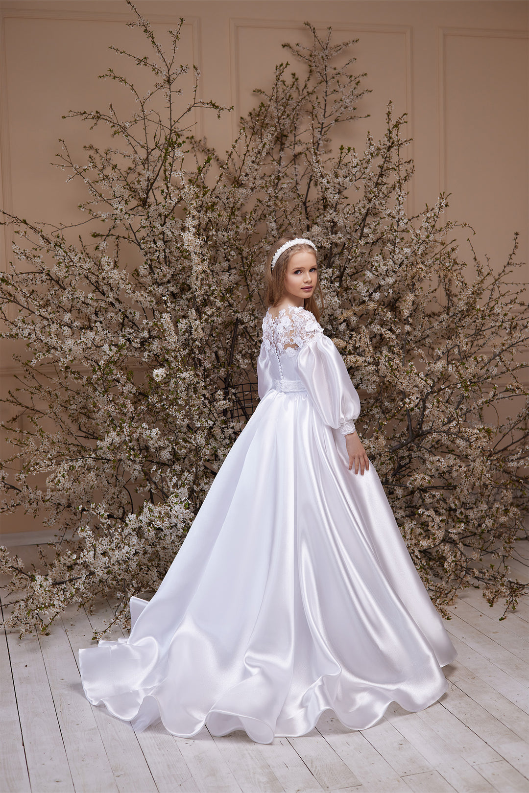 Lace-Bodice Satin Maxi Dress with Puff Sleeves – ÉLARA