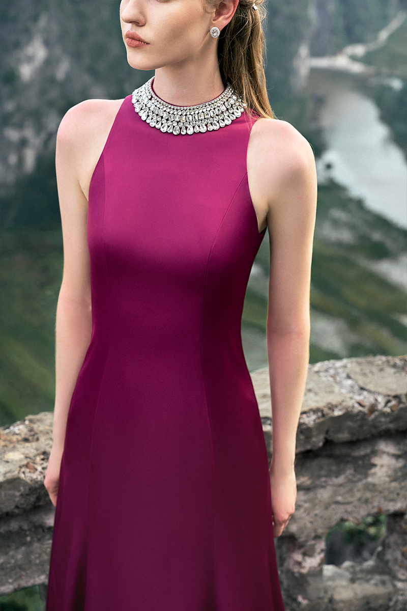 فستان هالتر على شكل حرف A مع ياقة مزينة – أرجواني