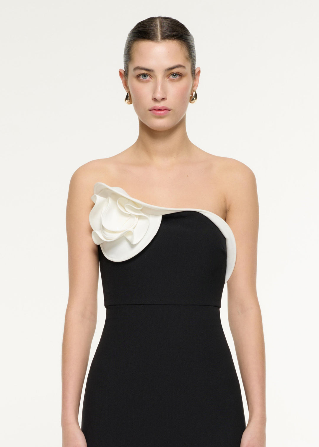 فستان ميدي بكتف واحد مع وردة منحوتة – روزابيل**