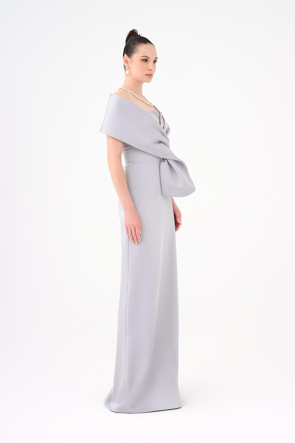 فستان عمودي مكشوف الكتفين مع صدرية مطوية منحوتة – أوريليا