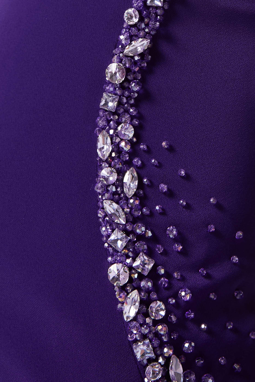 فستان مزين برقبة مربعة وخرز محيطي – فيوليتا