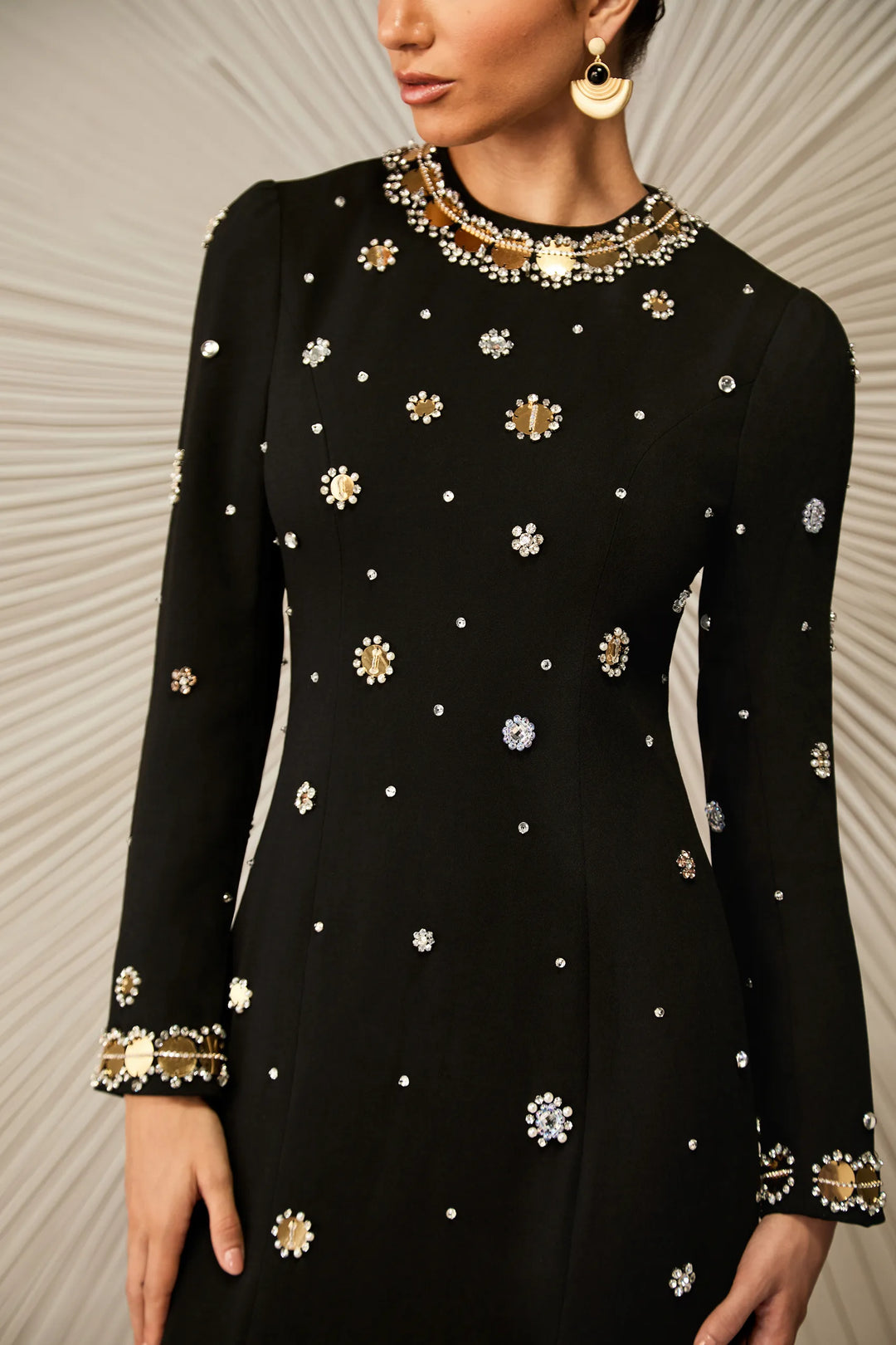 Plissiertes Oberteil mit ausgestellten Ärmeln und Maxirock-Set mit Taillengürtel – Rosiny 