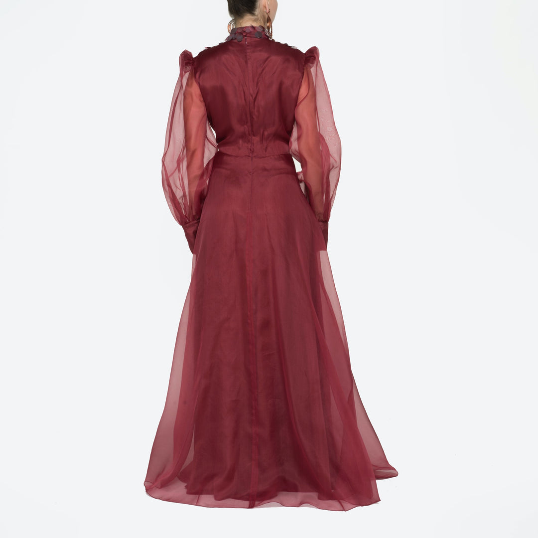 فستان من الأورجانزا الشفافة بياقة مطرزة بالترتر كبير الحجم - مروة