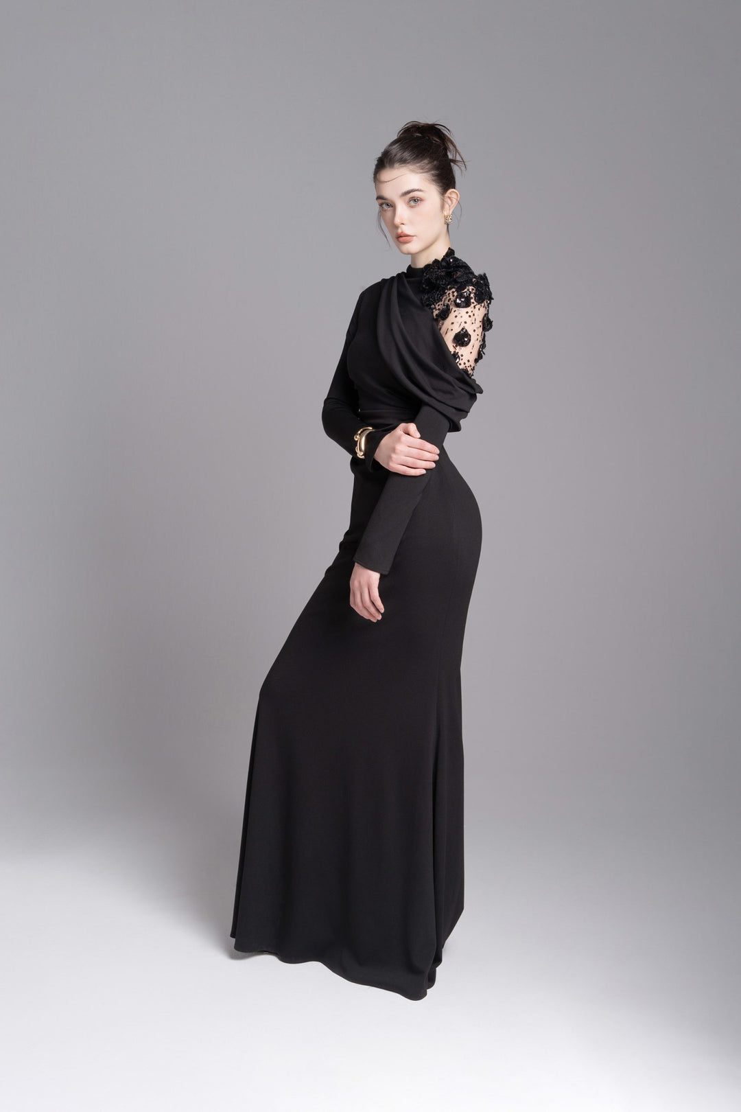 فستان مزين غير متماثل على الكتف – موسيقى ليلية