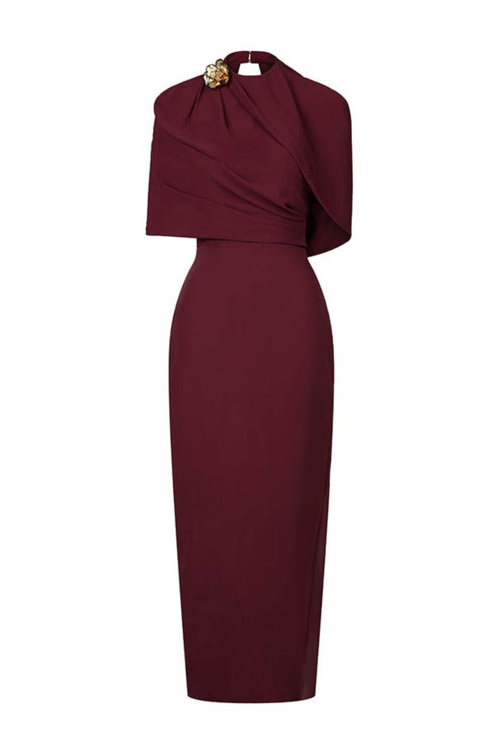 فستان كيب غير متماثل بتفاصيل أكتاف منحوتة – أدريانا