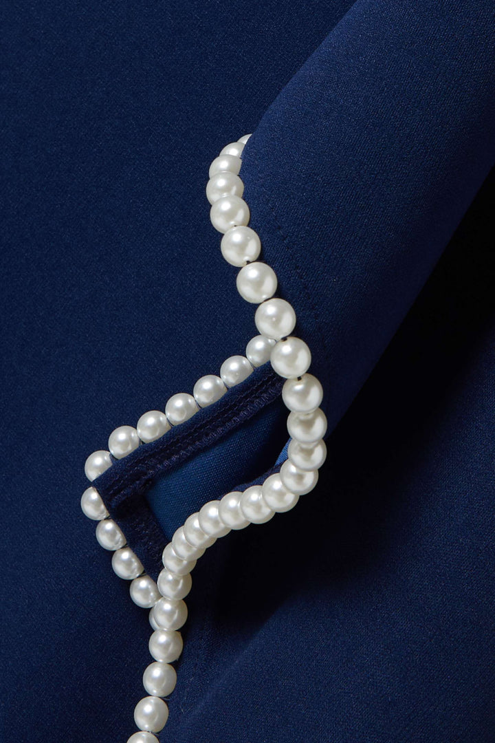 فستان بأكمام طويلة وأساور واسعة مزينة باللؤلؤ – أوفيليا