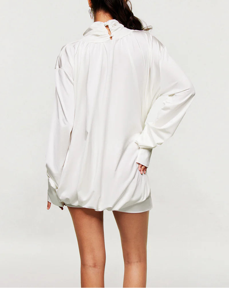 فستان قصير منسدل برقبة عالية وتفاصيل زهور – أورالجي