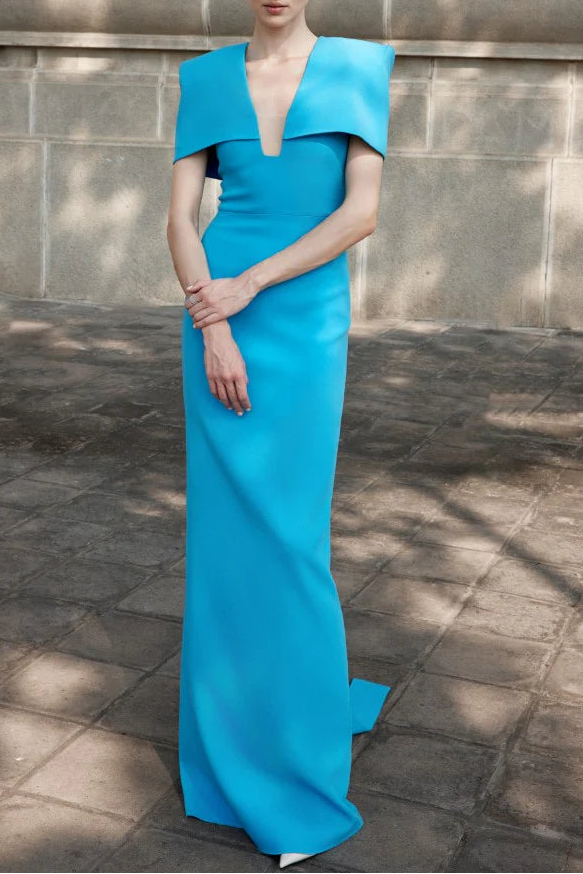 فستان عمودي بفتحة رقبة على شكل كيب منحوت – أزوريا