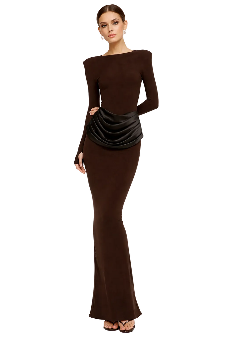 Long fitted dress with structured shoulders and draped waist detail – CHOCOLATE